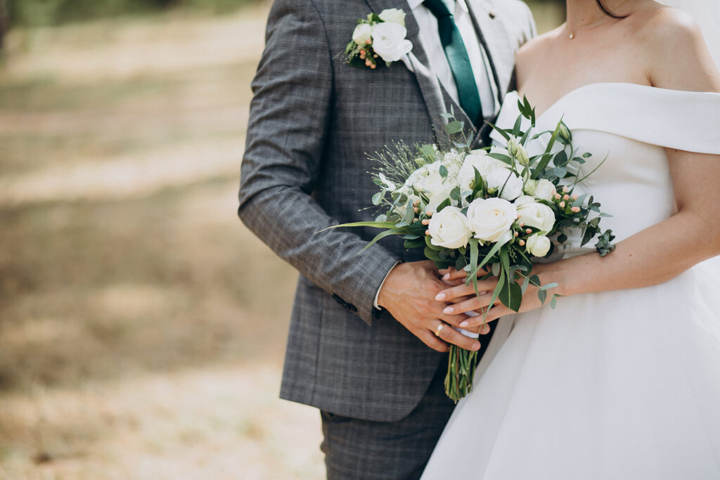 Cérémonie laïque dans un grand domaine de mariage en Provence